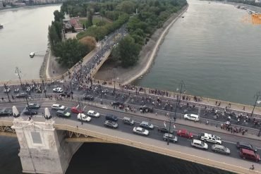 Miles de bicicletas por Budapest en encuentro cicloactivista